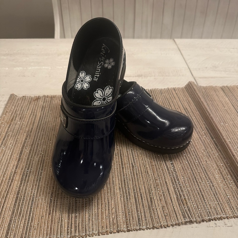 Navy Blue Sanita Koi Medical Clogs size 40, fit like an 8.5